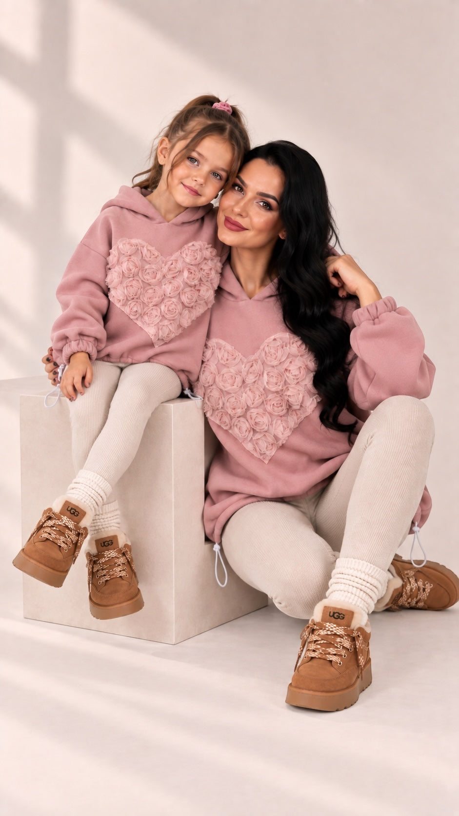 Set hanorace roz pudra cu aplicatie de trandafiri din organza