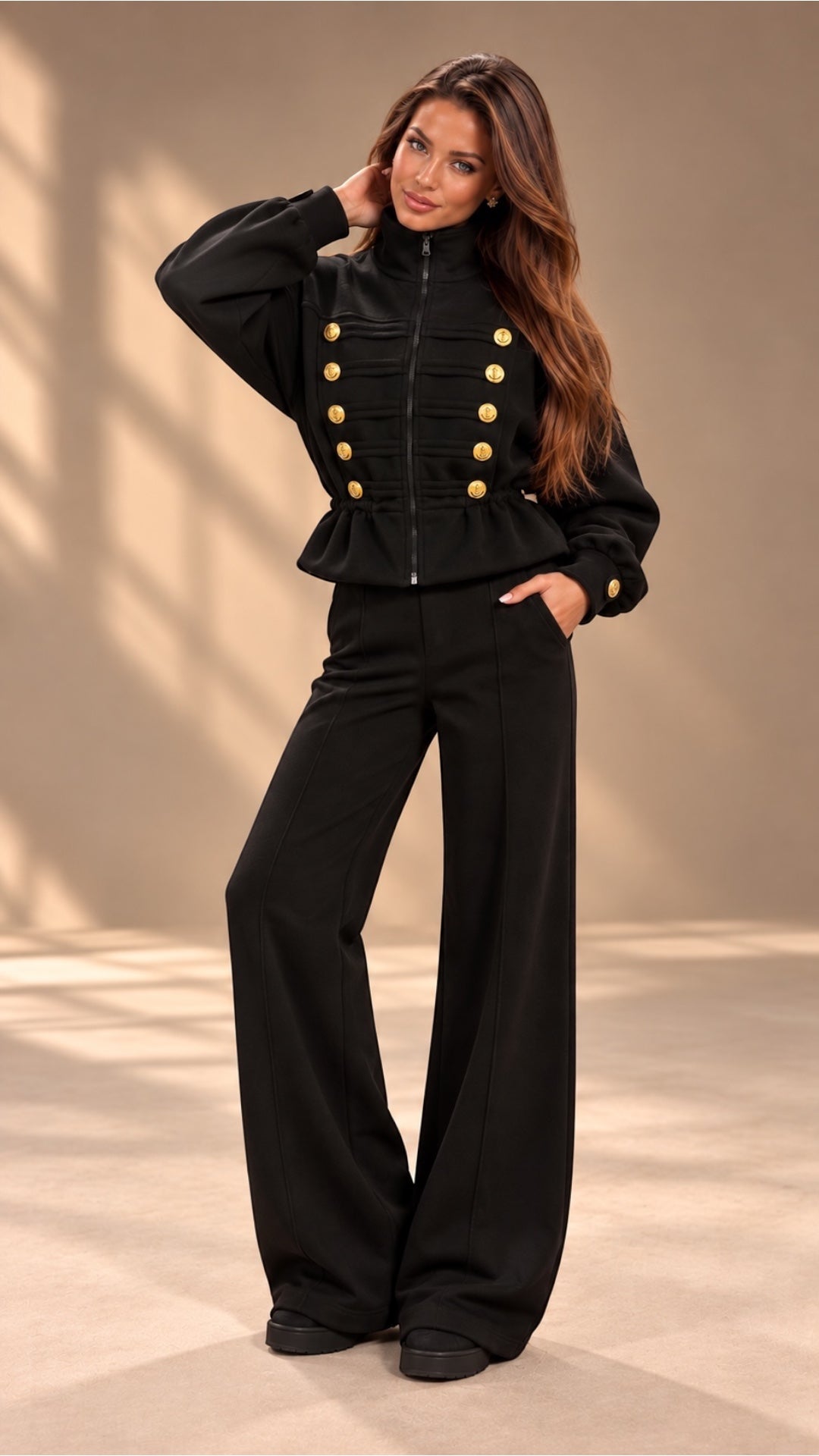 Trening dama negru in stil militar cu nervuri decorative si nasturi aurii