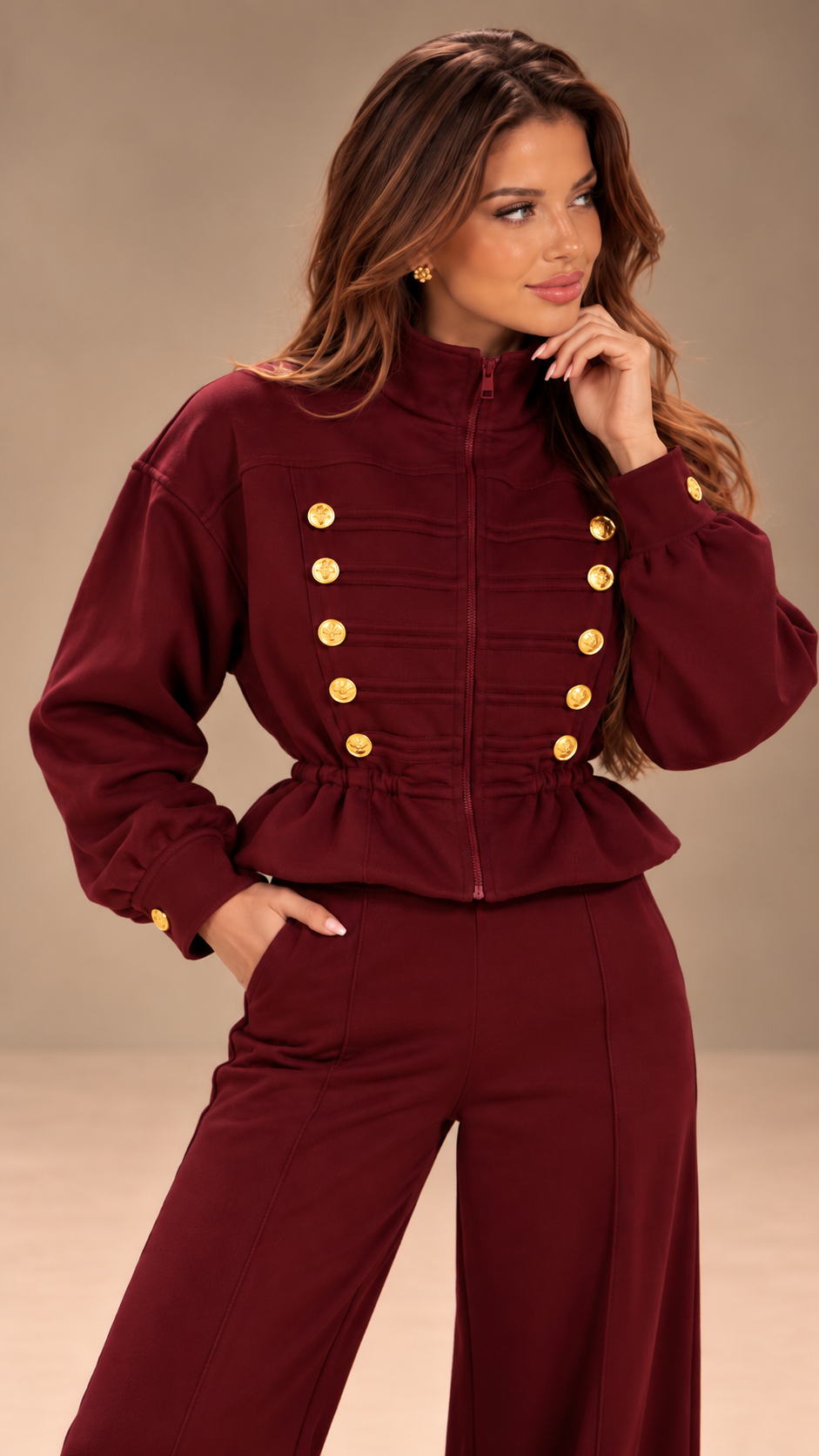 Trening dama burgundy in stil militar cu nervuri decorative si nasturi aurii
