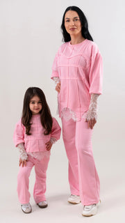 Set treninguri mama fiica roz cu bandaje si dantela chantilly