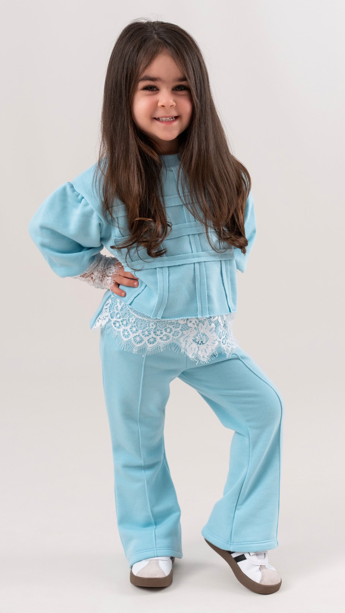Trening fete bleu cu bandaje si dantela chantilly