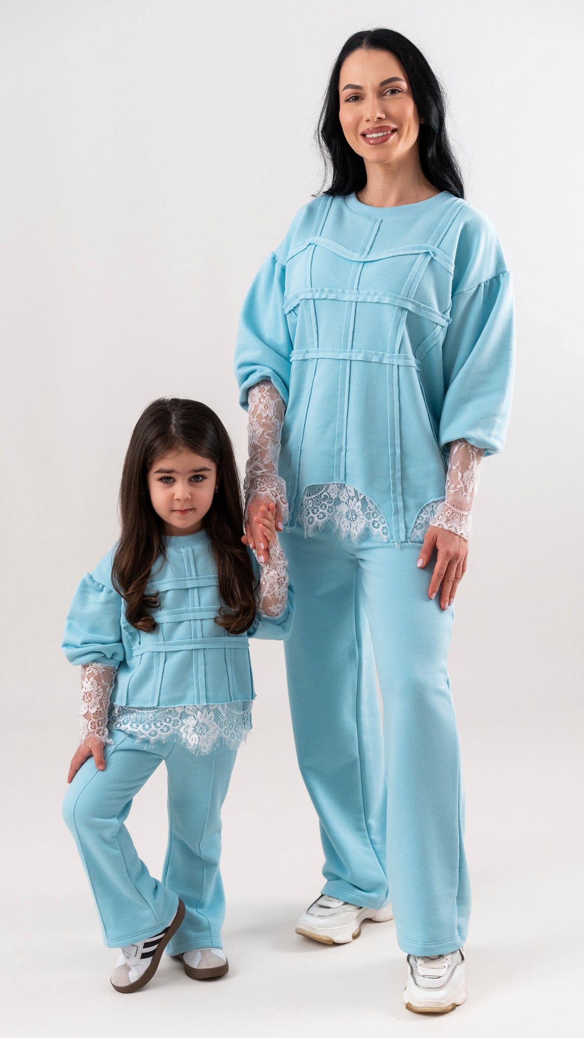 Set treninguri mama fiica bleu cu bandaje si dantela chantilly