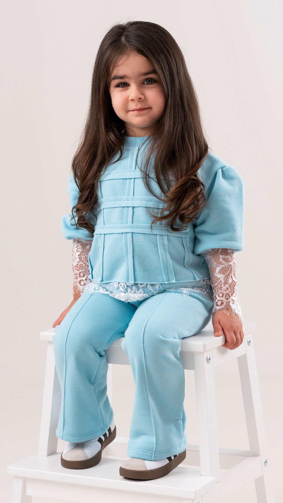 Trening fete bleu cu bandaje si dantela chantilly