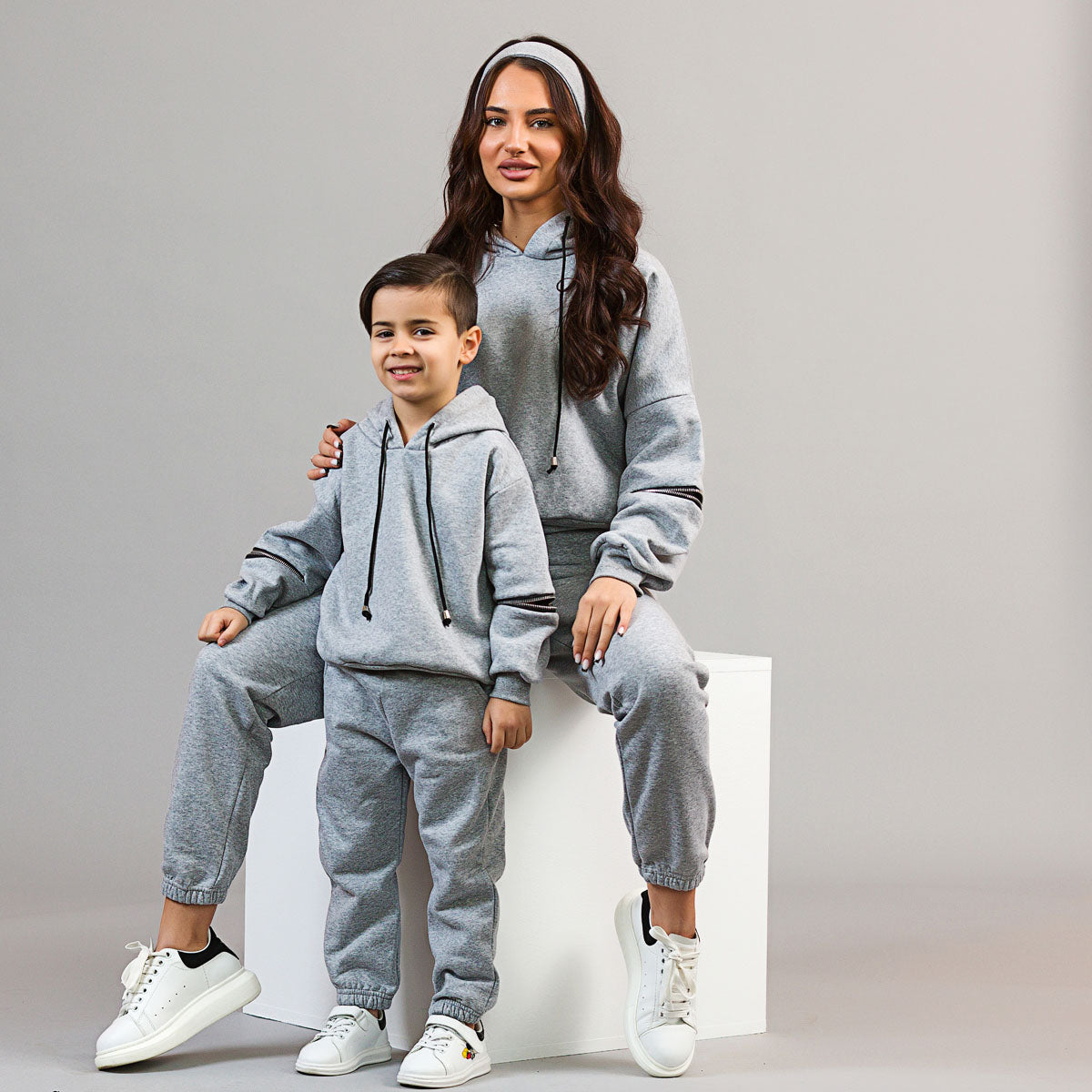 Set treninguri mama copil gri melange cu fermoare decorative