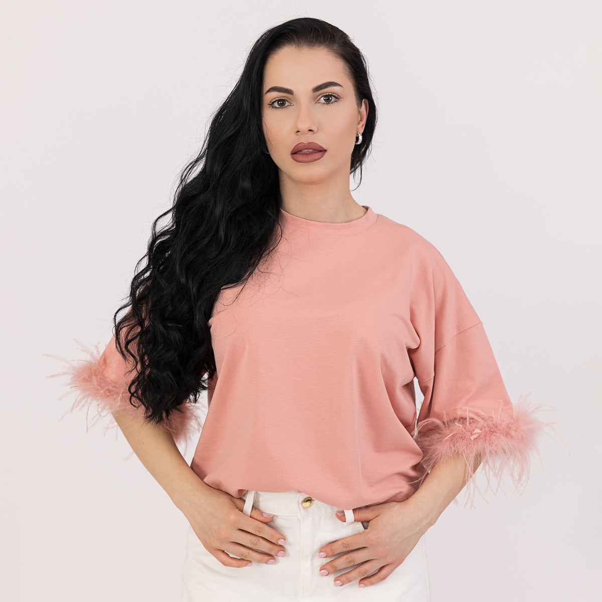Tricou dama coral cu pene de strut asortate