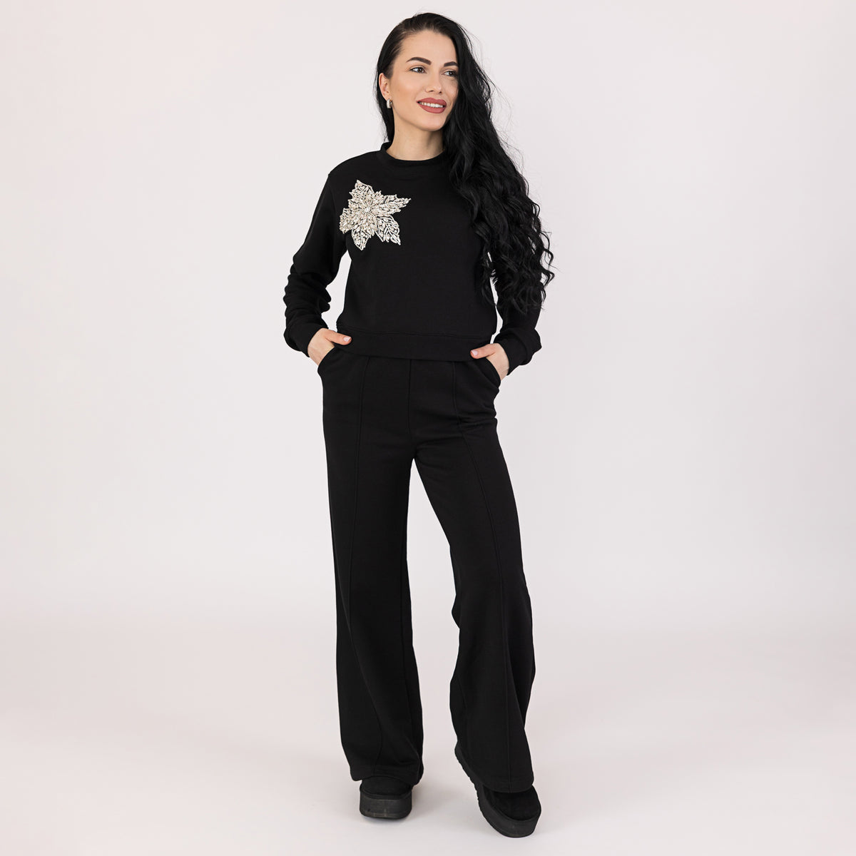 Trening dama negru cu floare din cristale aplicata pe piept