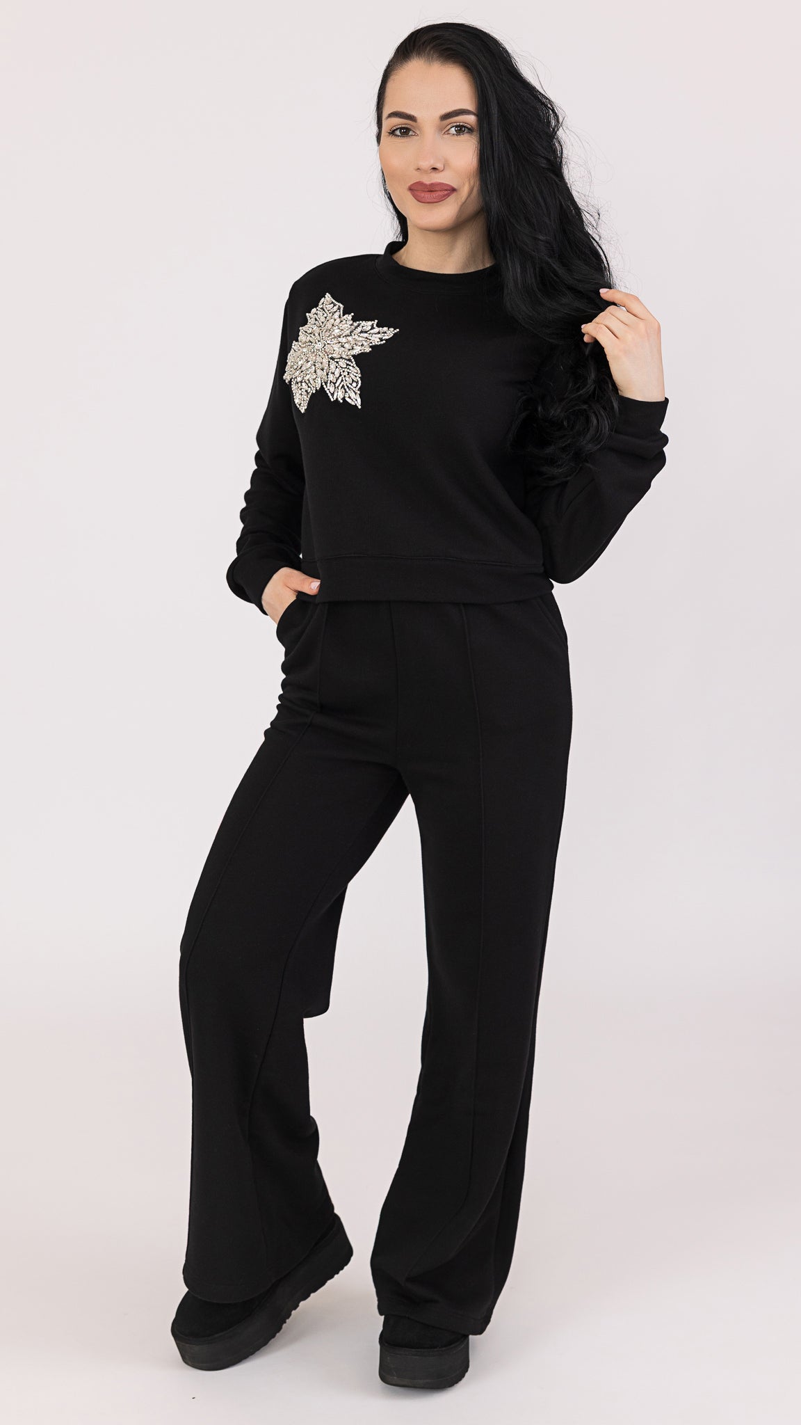 Trening dama negru cu floare din cristale aplicata pe piept