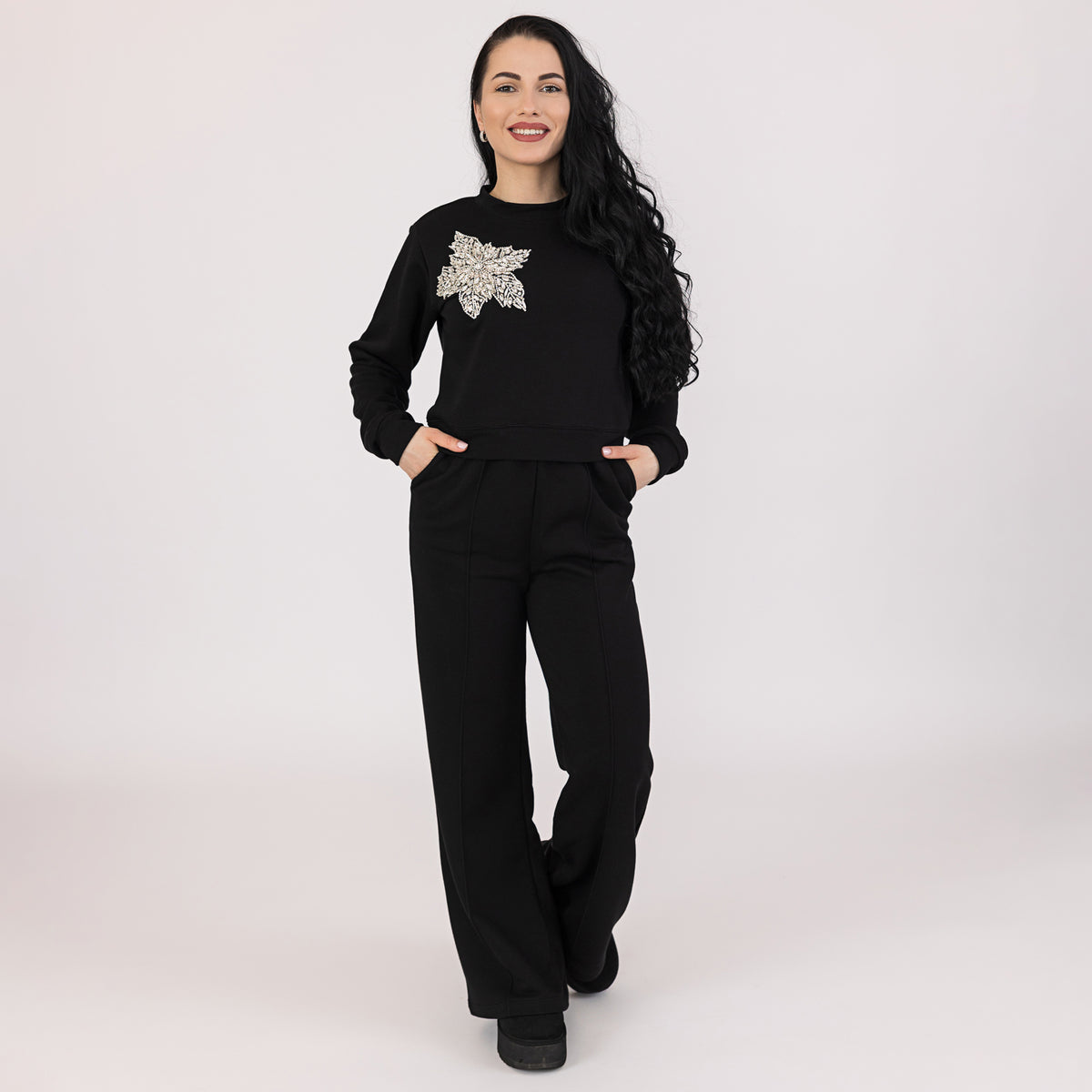Trening dama negru cu floare din cristale aplicata pe piept